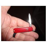 VICTORINOX KNIFE