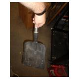 SMALL PLASTIC SHOVEL