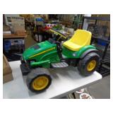 JOHN DEERE RIDE ON TOY  UNTESTED / UT