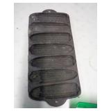 CAST IRON CORNBREAD PAN