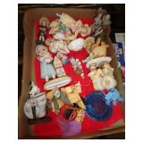 FIGURINES