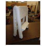 PLASTIC STEP STOOL