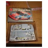 AMT ERTL MODEL KIT