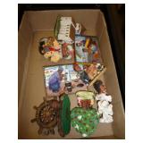 FIGURINES