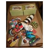 FIGURINES