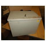 METAL SAFE BOX W KEY / UT