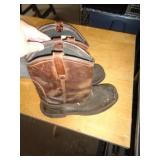 MENS SZ 12 BOOTS / UT