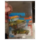 HOT WHEELS MIB TREASURE HUNT 69 CHEVY 2018