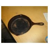 NO. 6 CAST IRON SKILLET