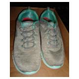 SKECHERS SZ 9