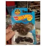 HOT WHEELS MIB BAT MOBILE 2013