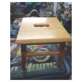 WOOD STOOL / UT