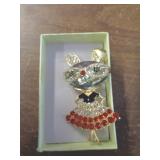 BROOCH - LADY RABBIT