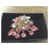 BROOCH - PINK STONES