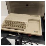 TEXAS INSTRUMENTS COMPUTER 99 4A & GAMES