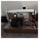 UNIVERSAL SEWING MACHINE