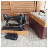 SINGER SEWING MACHINE