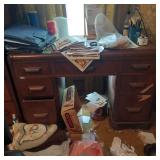DESK & CONTENTS