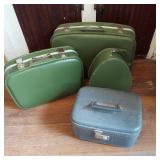 VINTAGE 70S LUGGAGE
