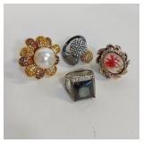 ASSORTED RINGS 4