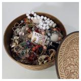 TIN OF VINTAGE JEWELRY