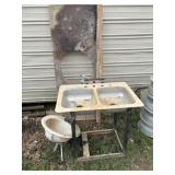 2 Sinks