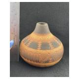 Navajo Pottery Vessel beautiful engraving Indian A