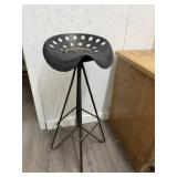 ANTIQUE TRACTOR SEAT/STOOL