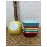 6 SMALL PYREX BOWLS
