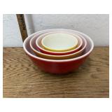 4 PYREX NESTING BOWLS