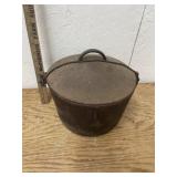 CAST IRON POT WITH LID