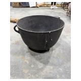 ANTIQUE CAST IRON WASH POT