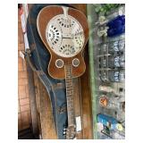 Dorado Acoustic Guitar. W nice case.