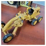 ALLIS CHALMERS - WOODEN GRADER