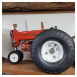 ALLIS CHALMERS - SEWING MACHINE TRACTOR