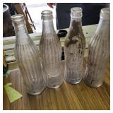 4- REINHART BECERAGES BOTTLES'GUELPH'