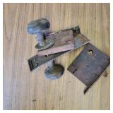 ANTIQUE DOOR KNOB W/LOCK