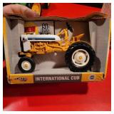 ERTL- 1:16 INTERNATIONAL CUB 60TH TRACTOR