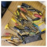 ASSORTED SCREW DRIVERS
