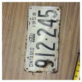 ONTARIO LICENSE PLATE  1958
