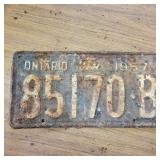 ONTARIO LICENSE PLATE  1957