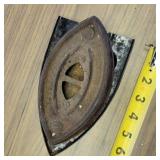 #22 IRON & TRIVET