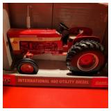 ERTL- 1:16 INTERNATIONAL 460 TRACTOR