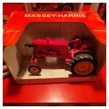 ERTL- 1:16 MASSEY HARRIS 22 TRACTOR