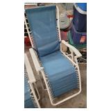 FOLDING LAWN CHAIR