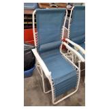 FOLDING LAWN CHAIR
