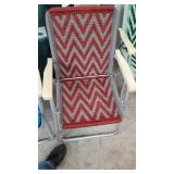 FOLDING LAWN CHAIR
