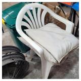 CHAIR WITH PILLOW