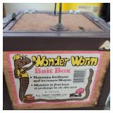 wonder worm bait box