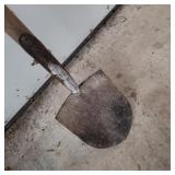 ROUND MOUTH SHOVEL
